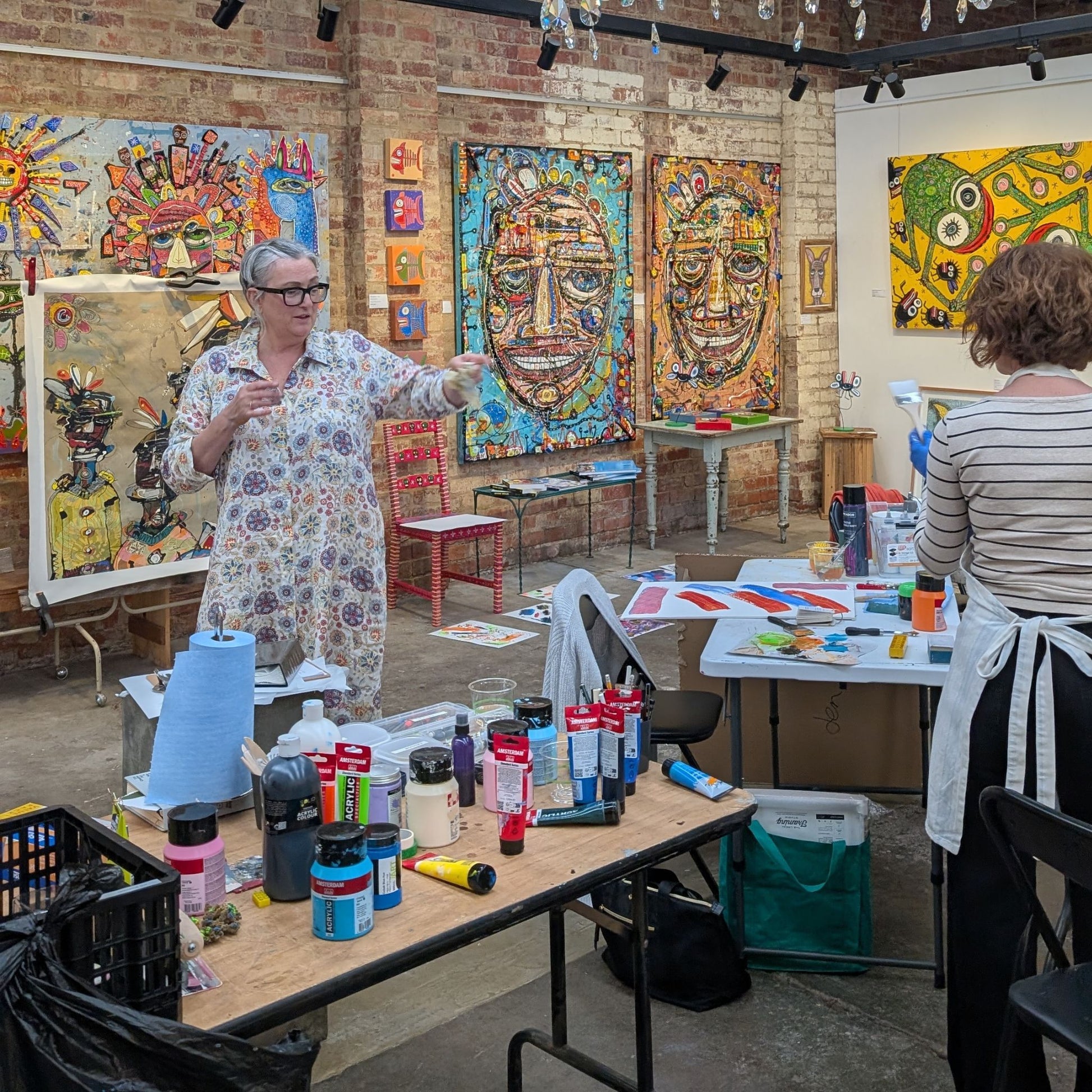 Artist Jen Rodger demonstrating mark-making and composition techniques